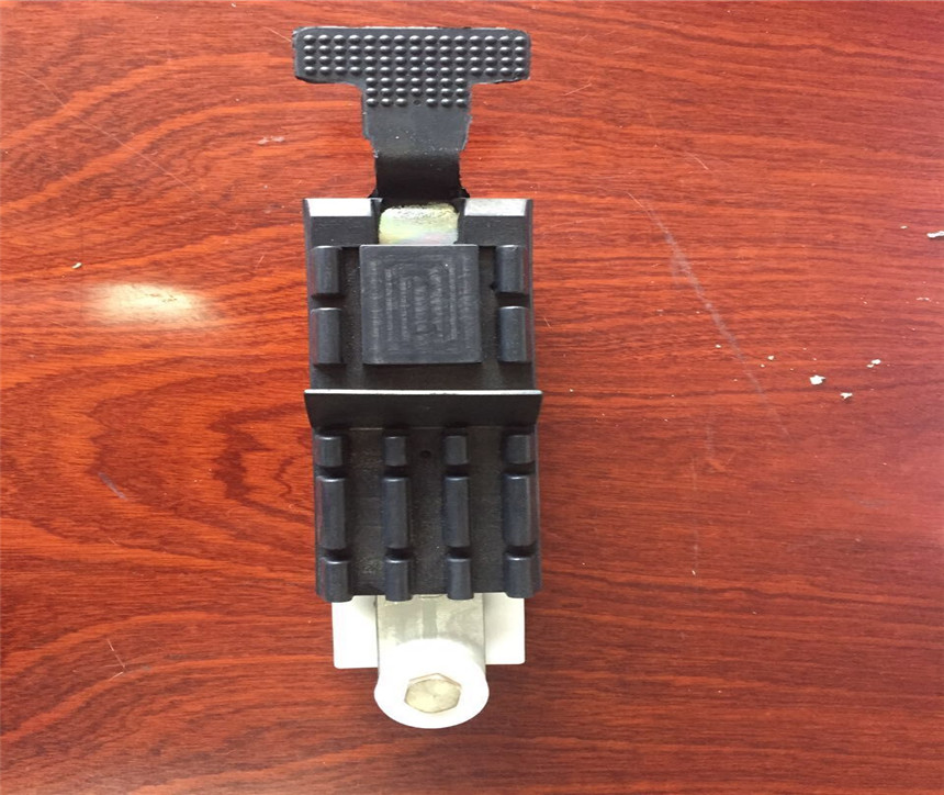 巴伐朗尼斜邊機前夾板